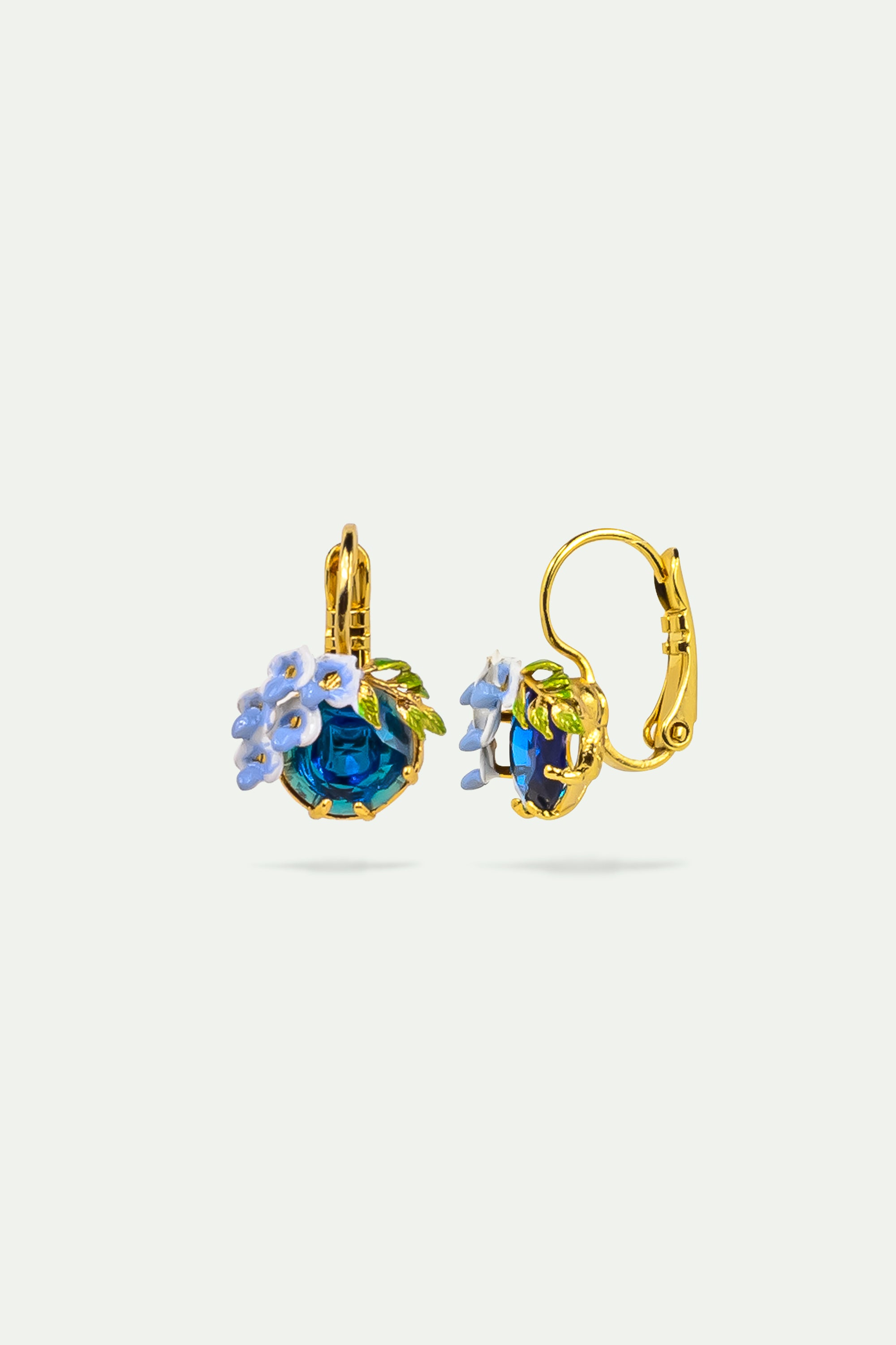 Boucles d'oreilles dormeuses verre facetté bleu et fleurs de glycine