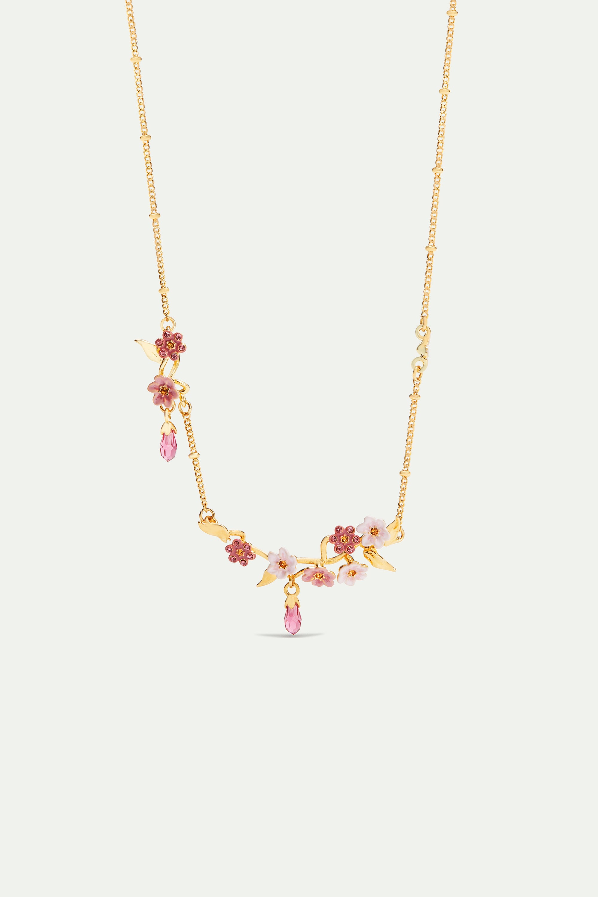 Collier plastron fleurs de jasmin roses