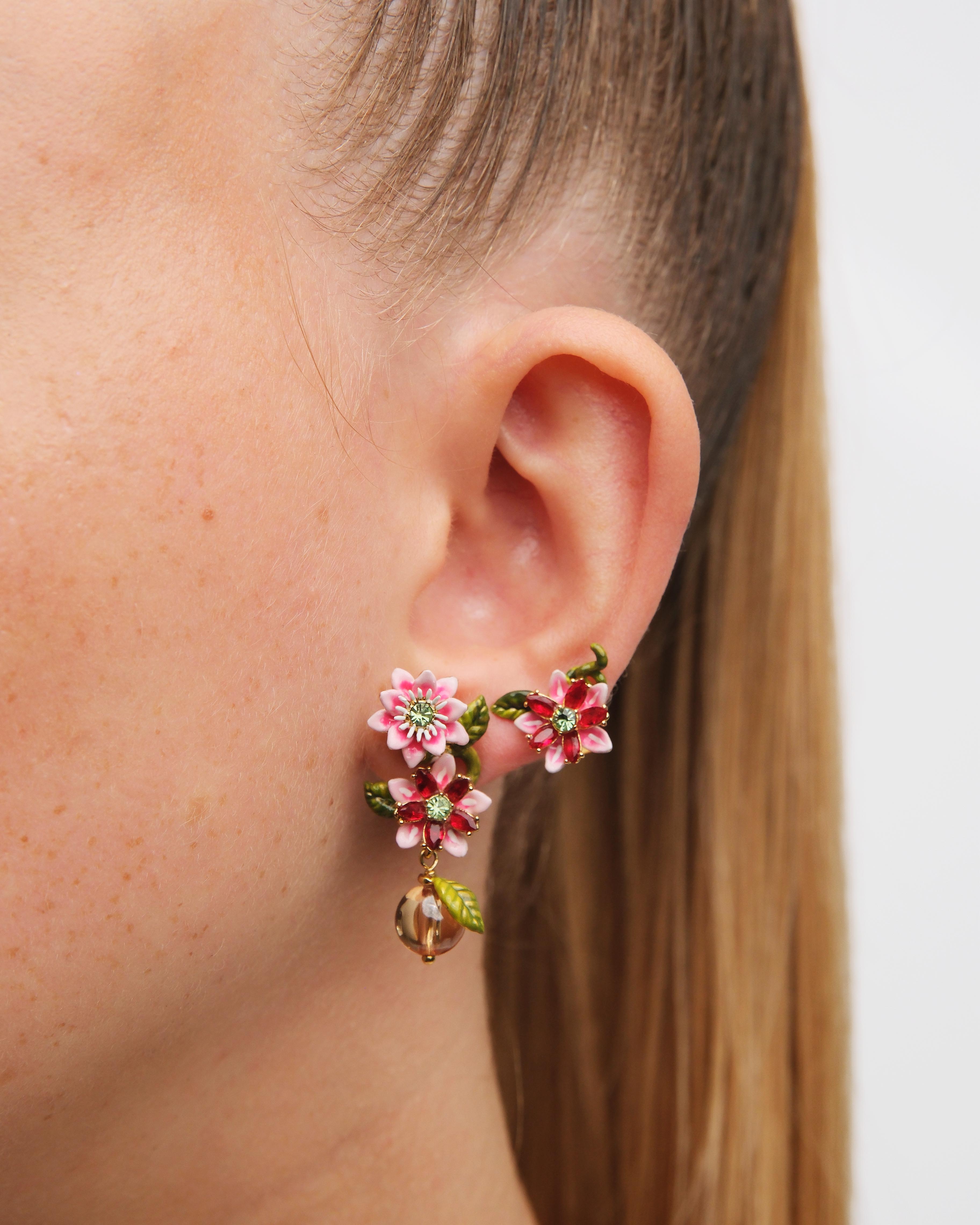 Boucles d'oreilles fleurs de passiflore et perle de verre