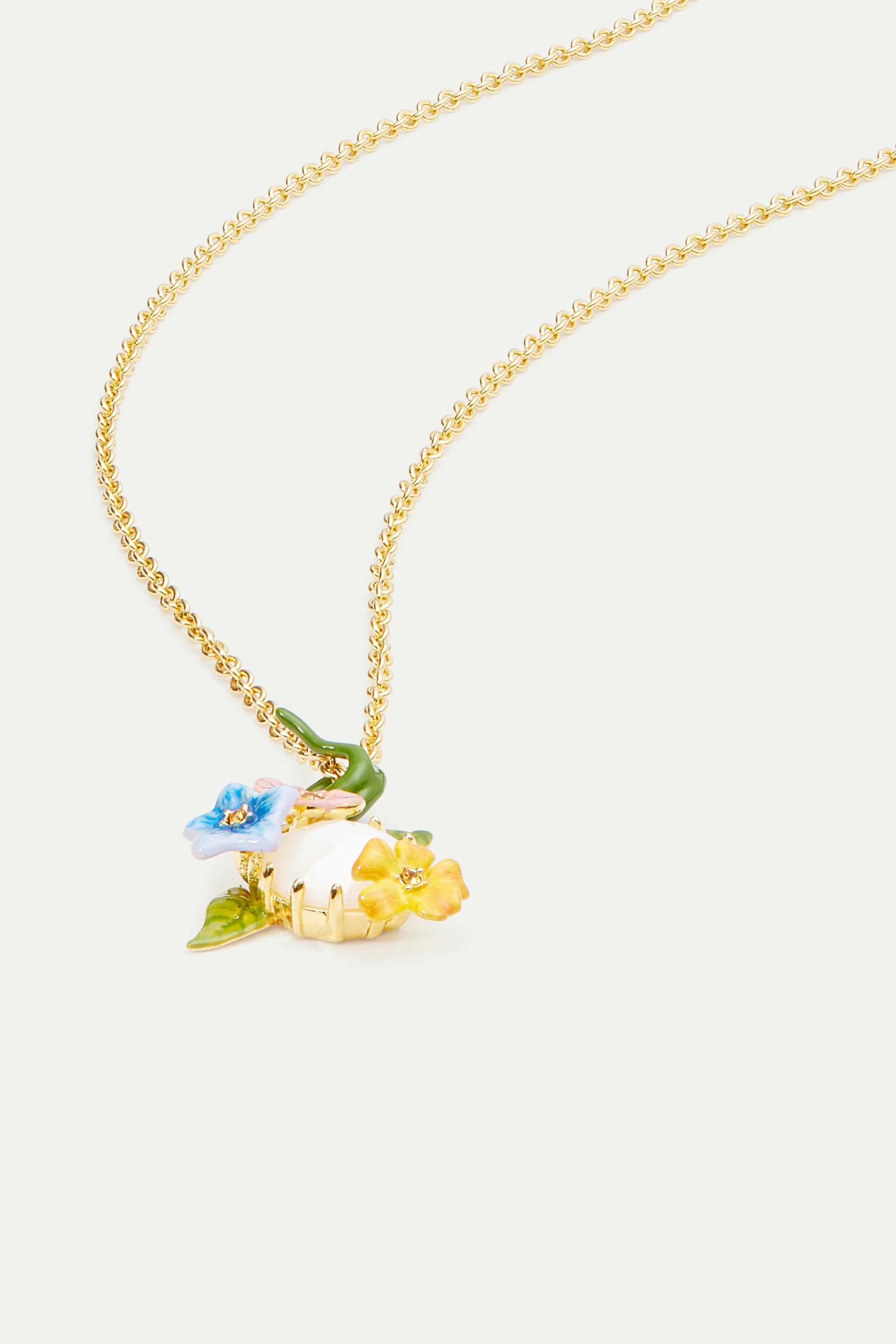 Collier pendentif 3 fleurs de jasmin colorées et pierre facettée