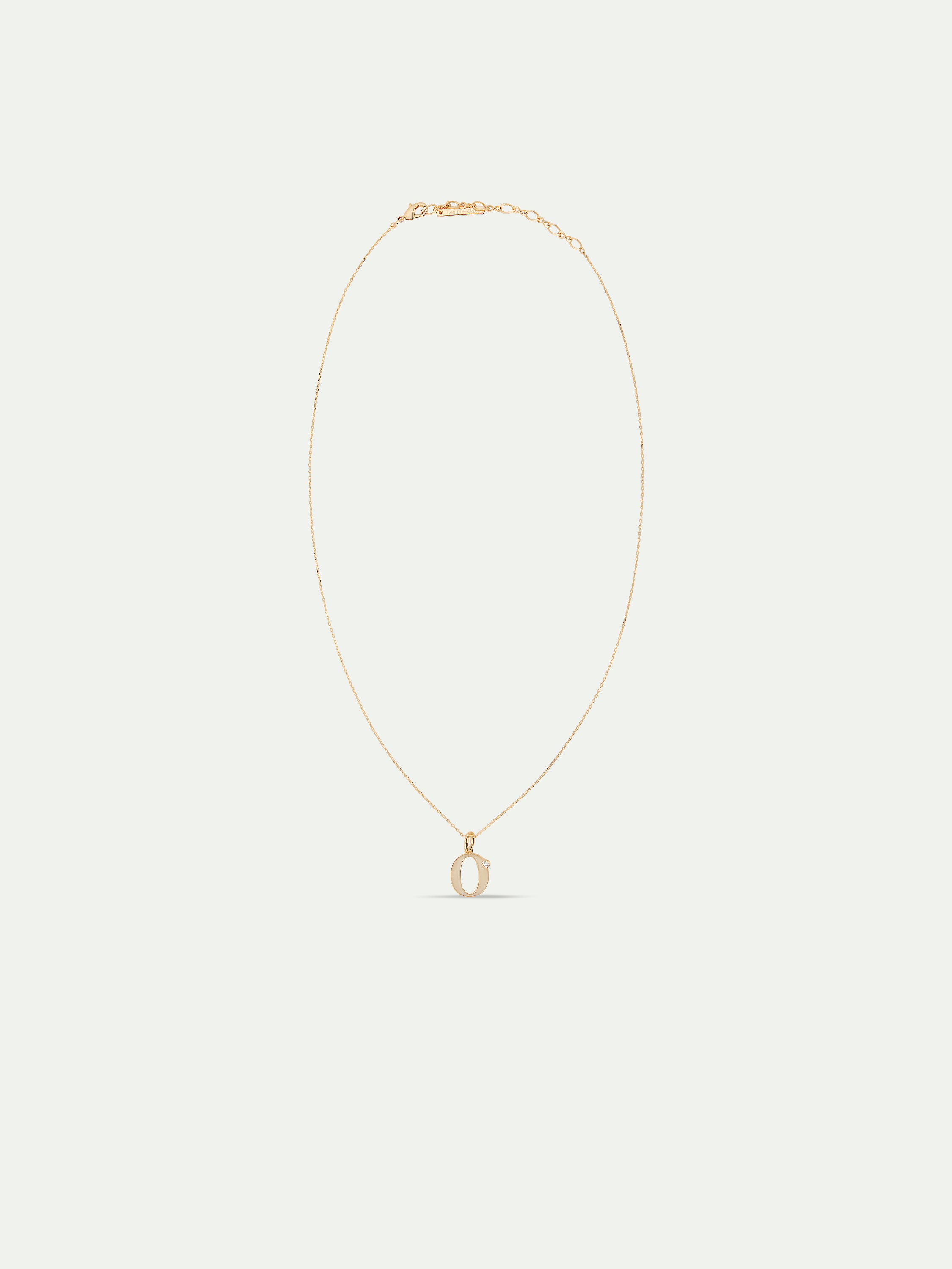 Letter O pendant necklace