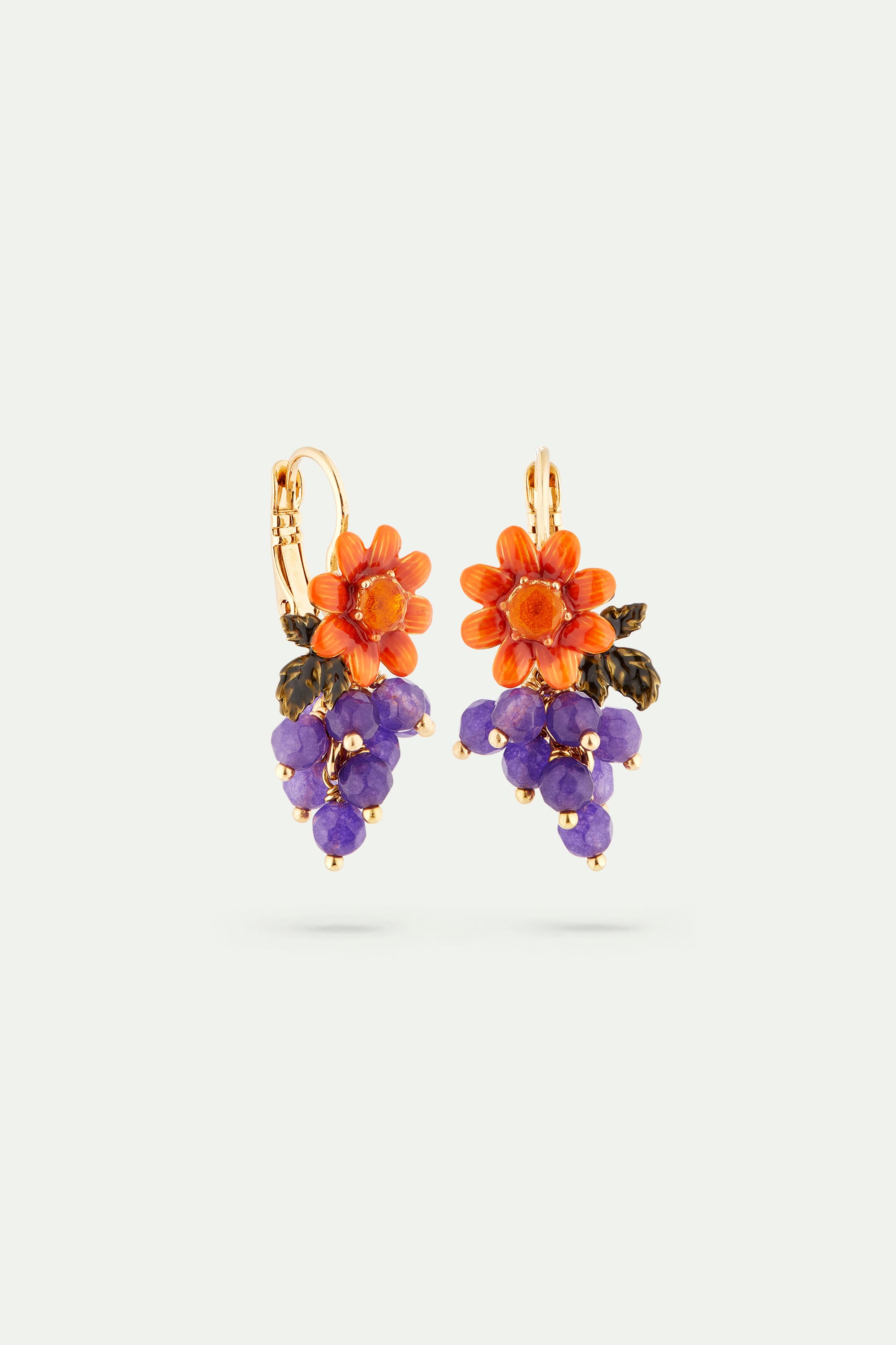 Boucles d'oreilles dormeuses fleur de dahlia et grappe de raisins