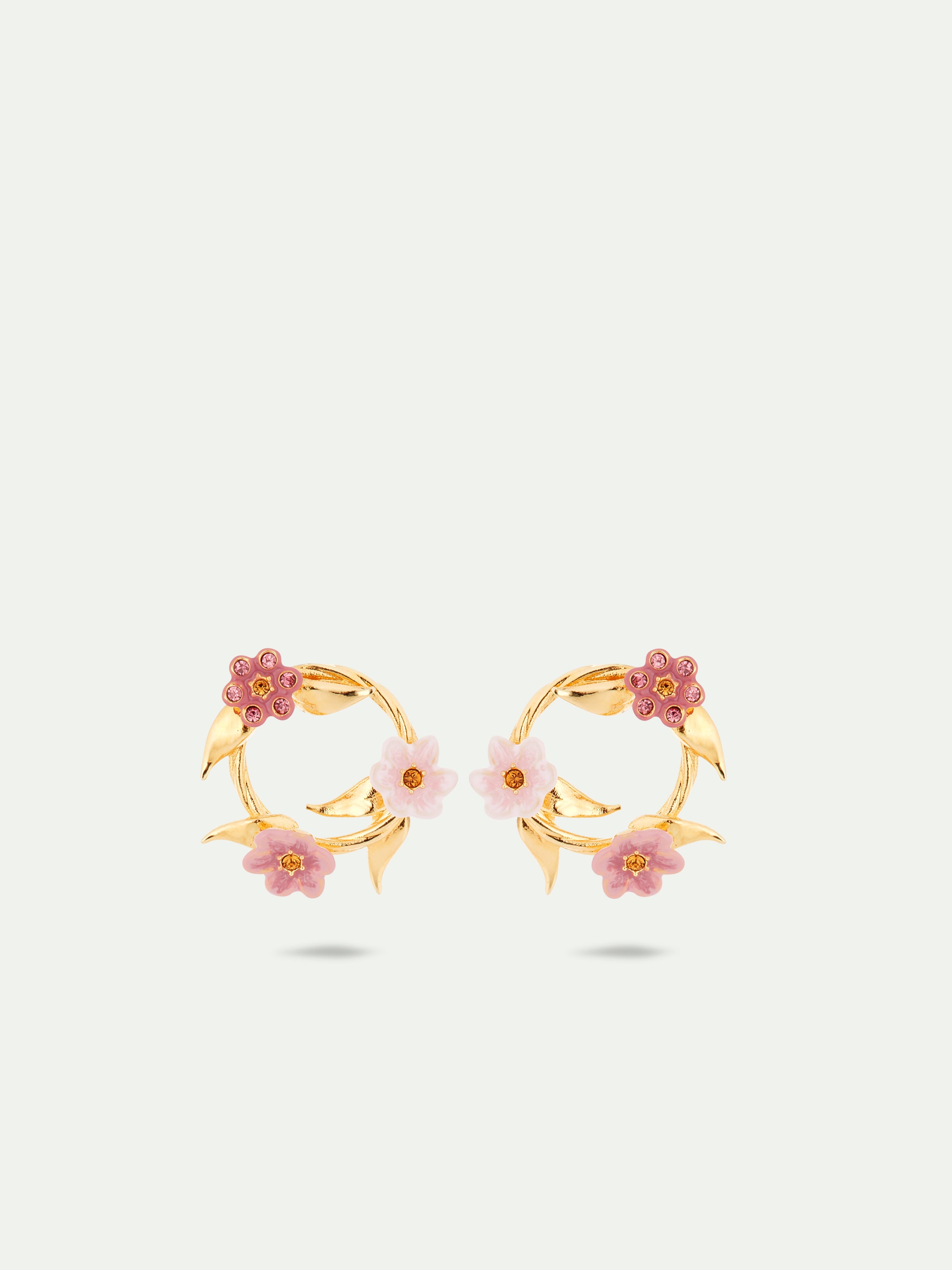Boucles d'oreilles tiges couronne de fleurs de jasmin roses