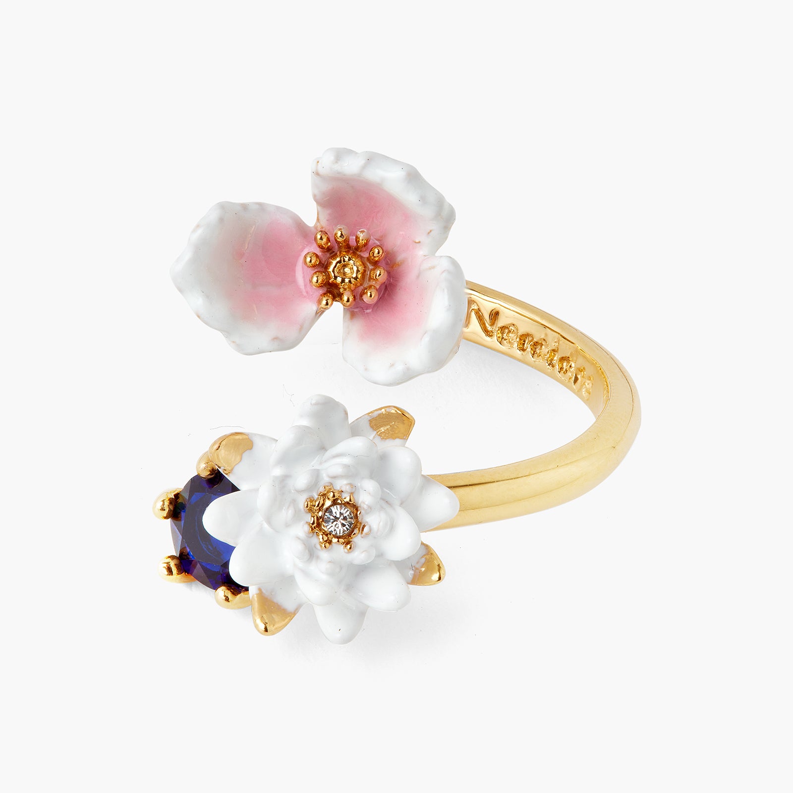 Bague ajustable nymphéa blanc sur pierre bleue et fleur rosée