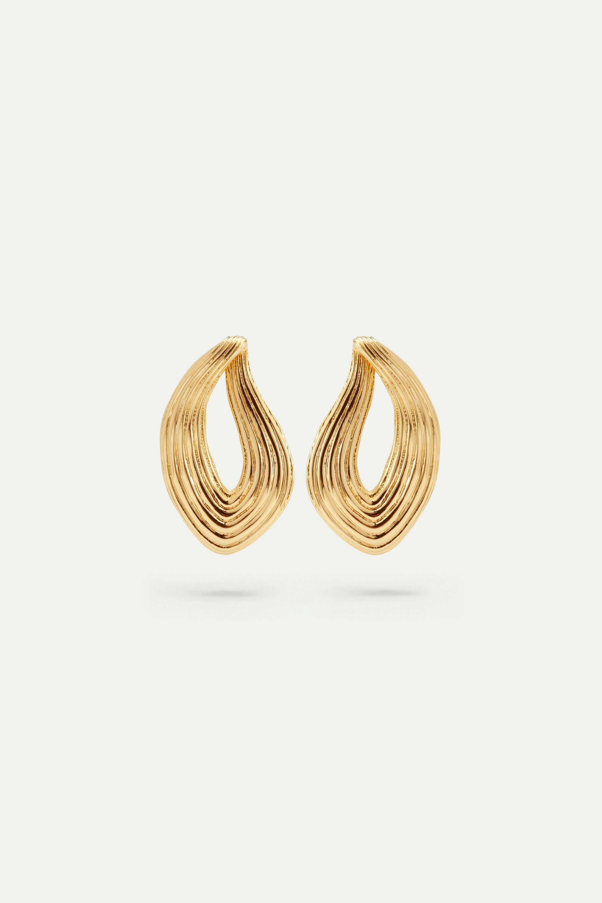 Boucles d'oreilles tiges dorées et texture striée