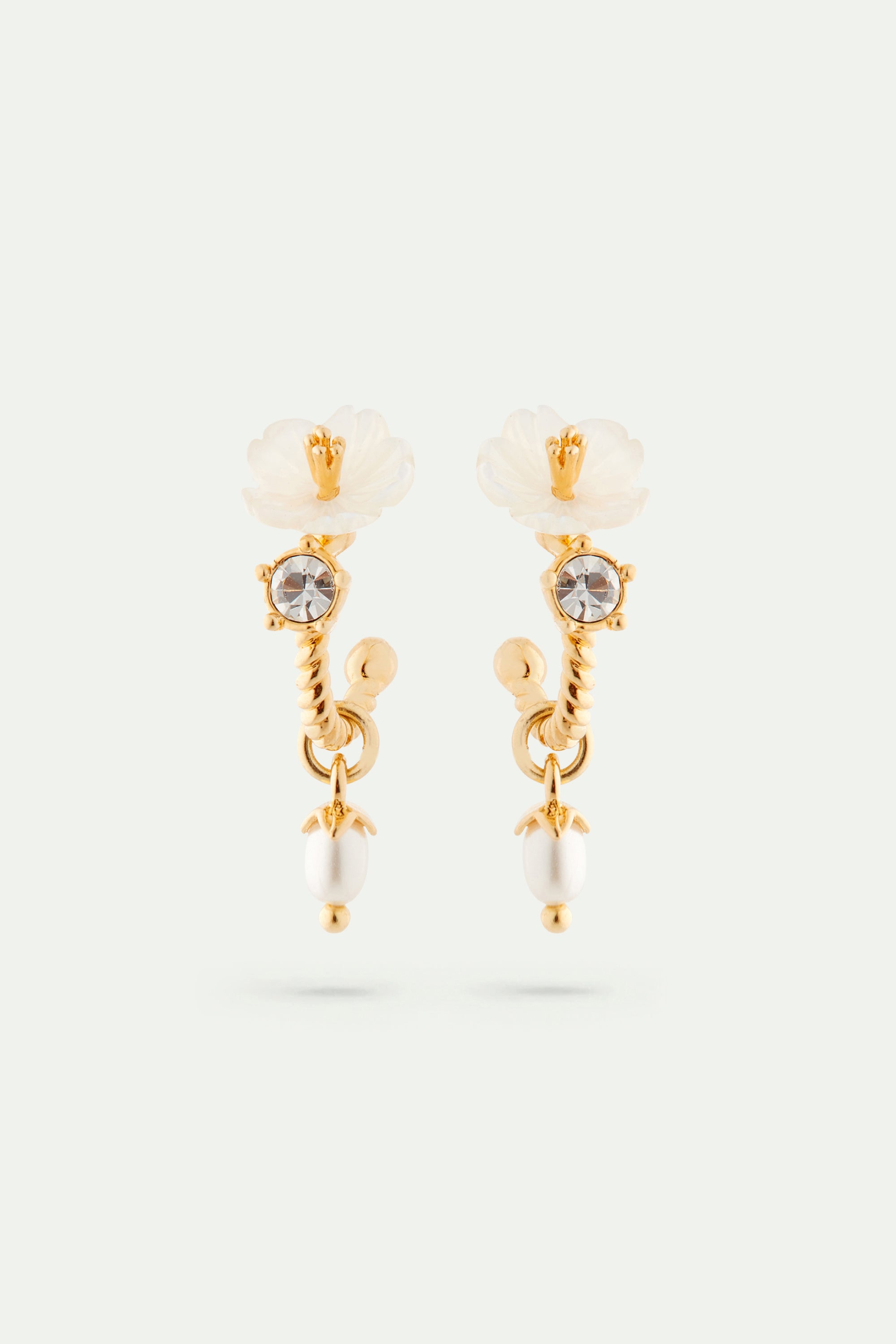 Boucles d'oreilles tiges pendantes jasmin officinal blanc, cristal facetté et perle fantaisie