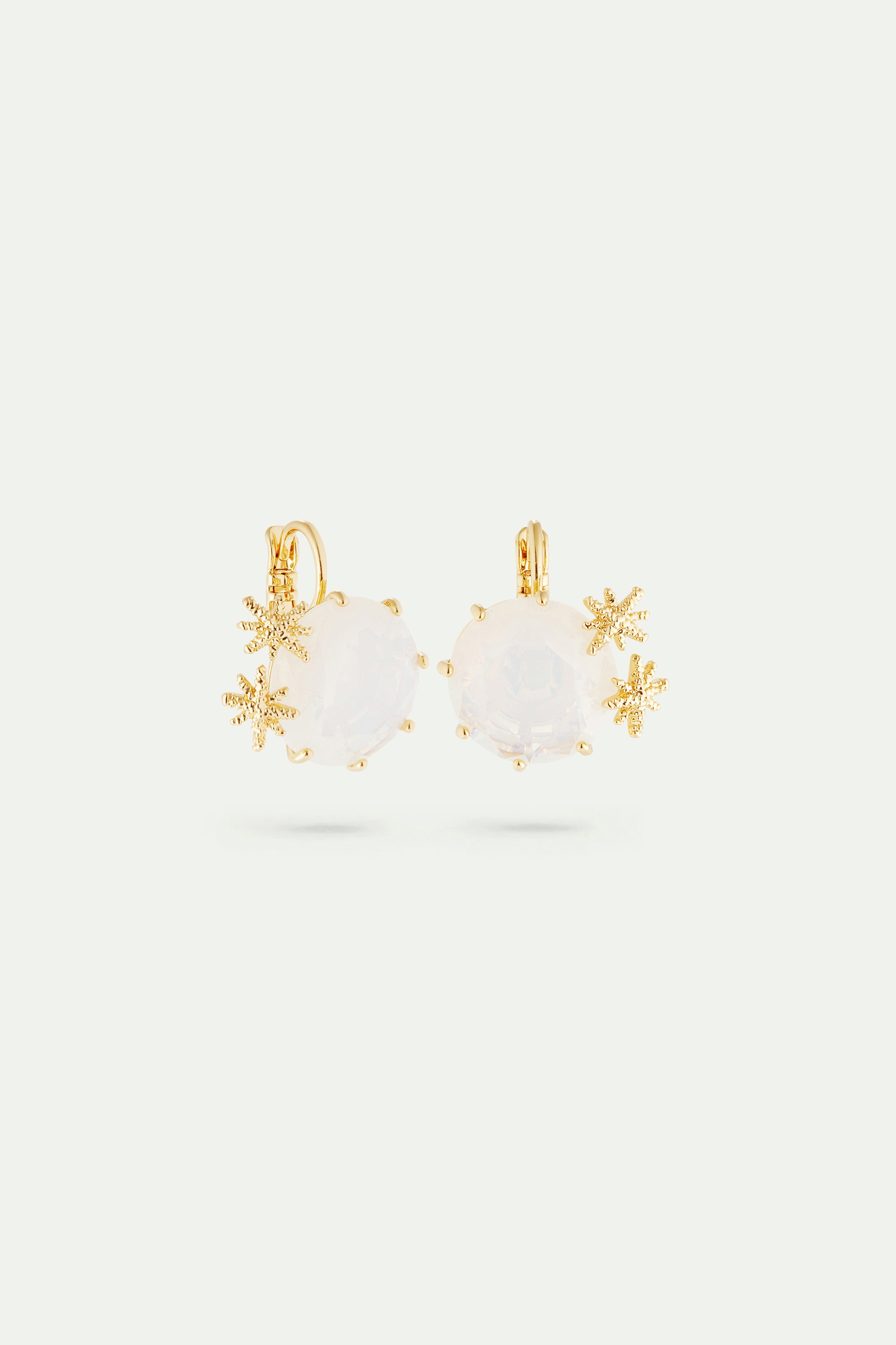 Boucles d'oreilles dormeuses pierre ronde La Diamantine blanc opalescent et fines étoiles