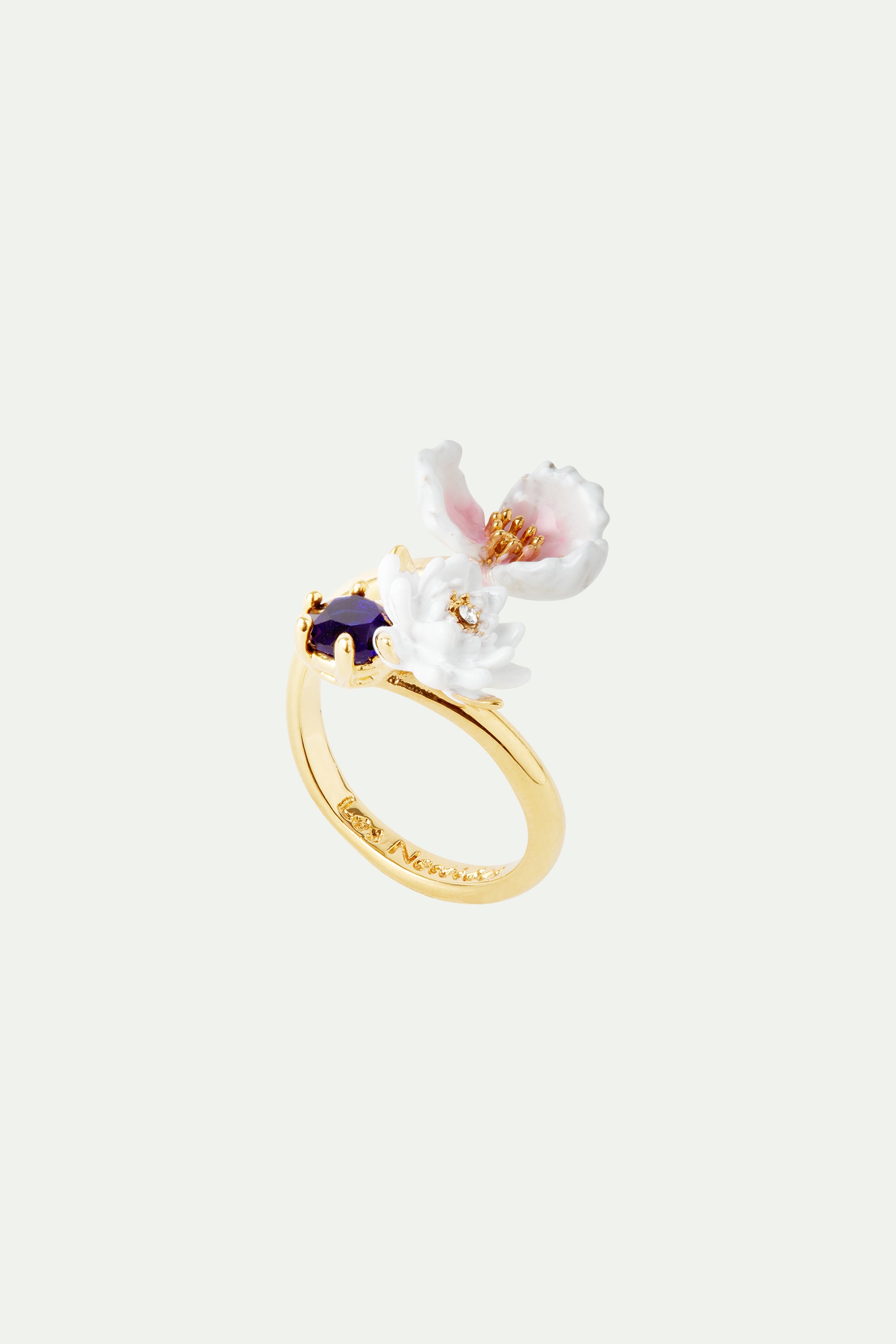 Bague ajustable nymphéa blanc sur pierre bleue et fleur rosée