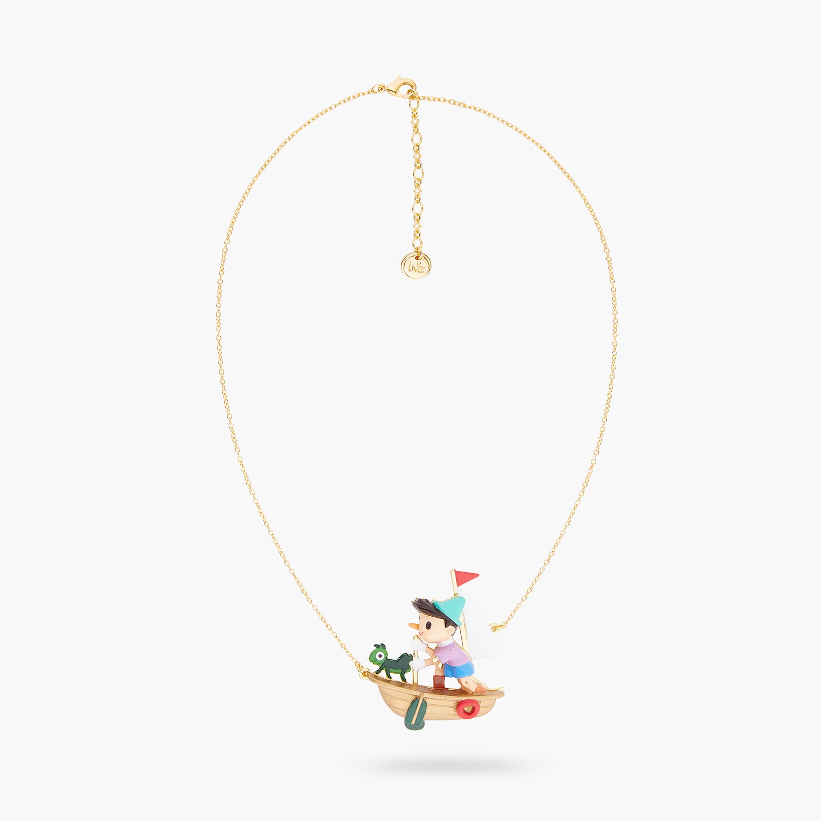 Collier Pinocchio et cricket sur un bateau