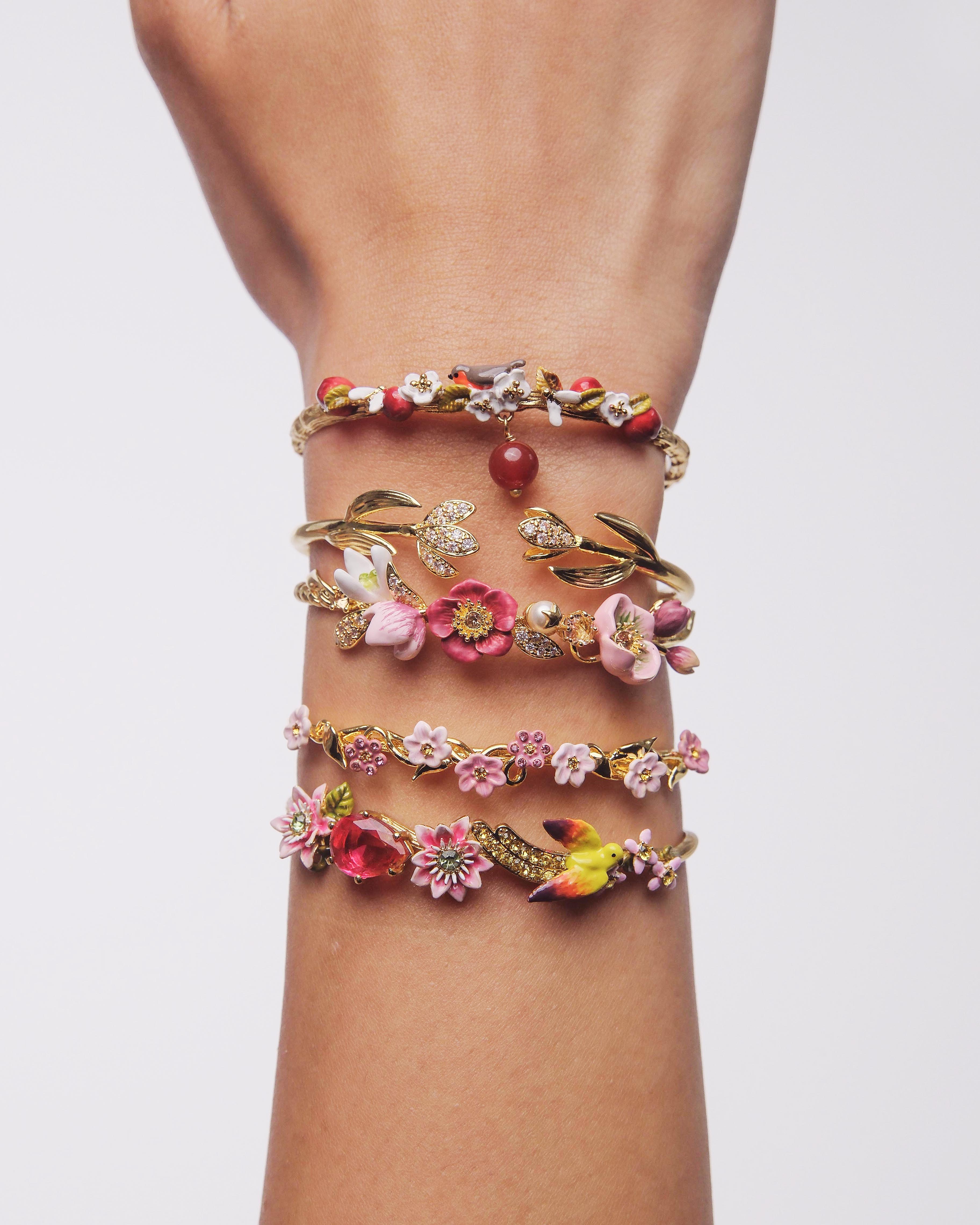 Bracelet jonc fleurs de Passifore, perruche et poire de verre facetté