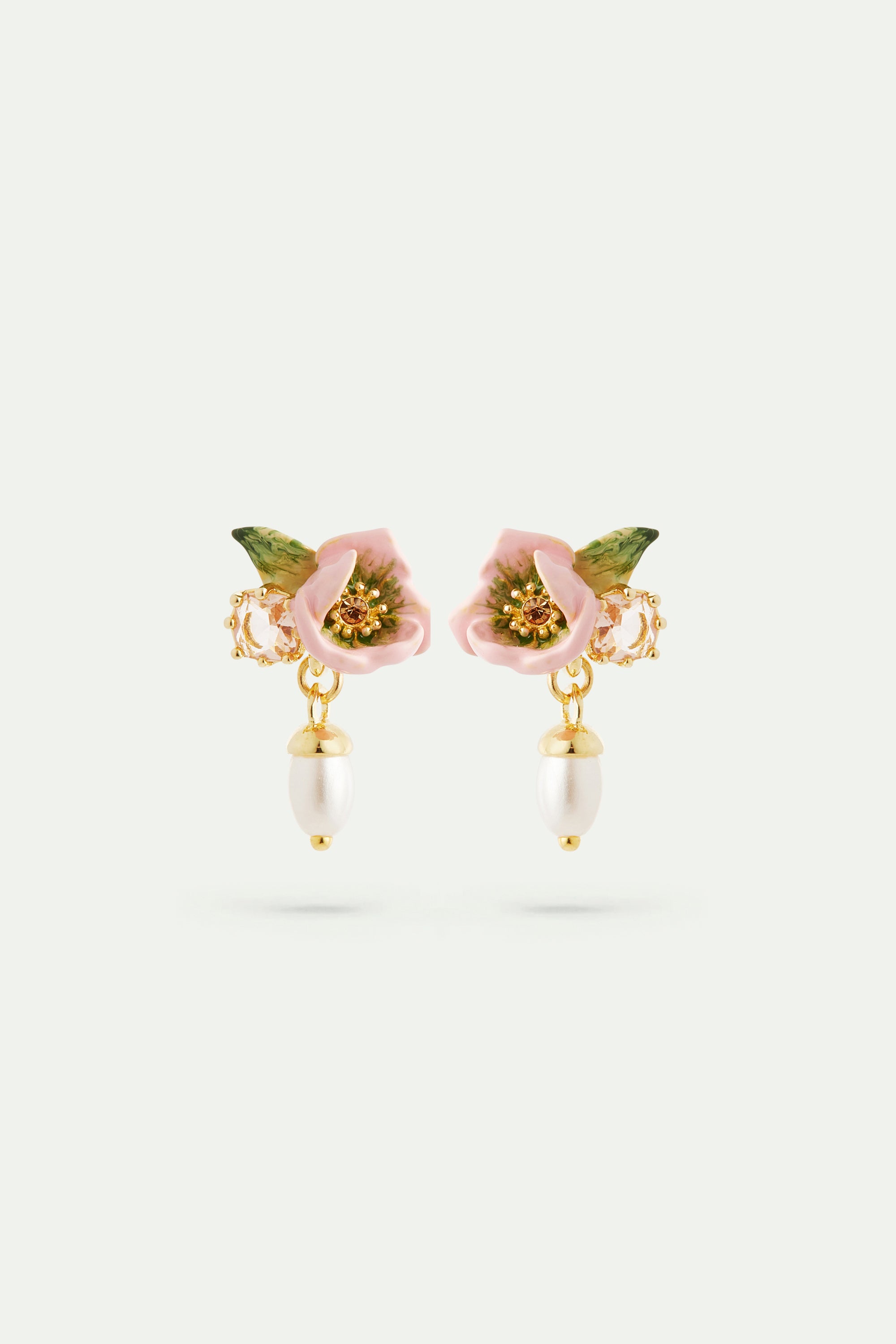 Boucles d'oreilles tiges fleur d'hellébore rose de Noël et perle fantaisie