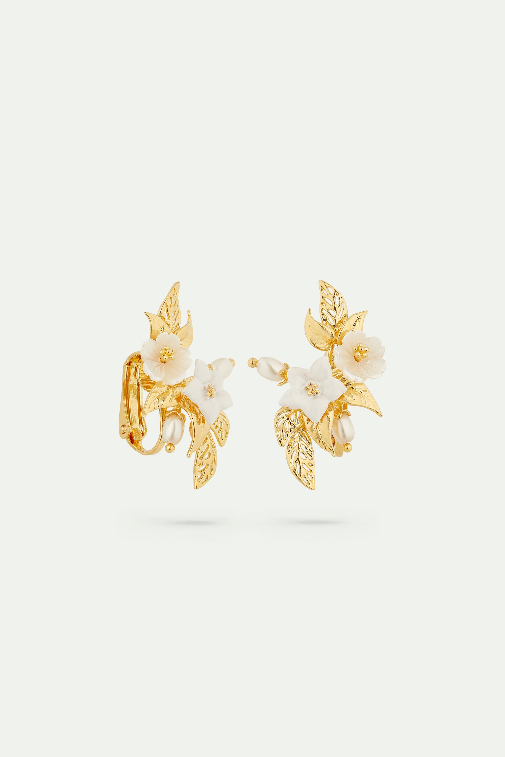 Boucles d'oreilles jasmin officinal blanc et feuilles dorées à l'or fin