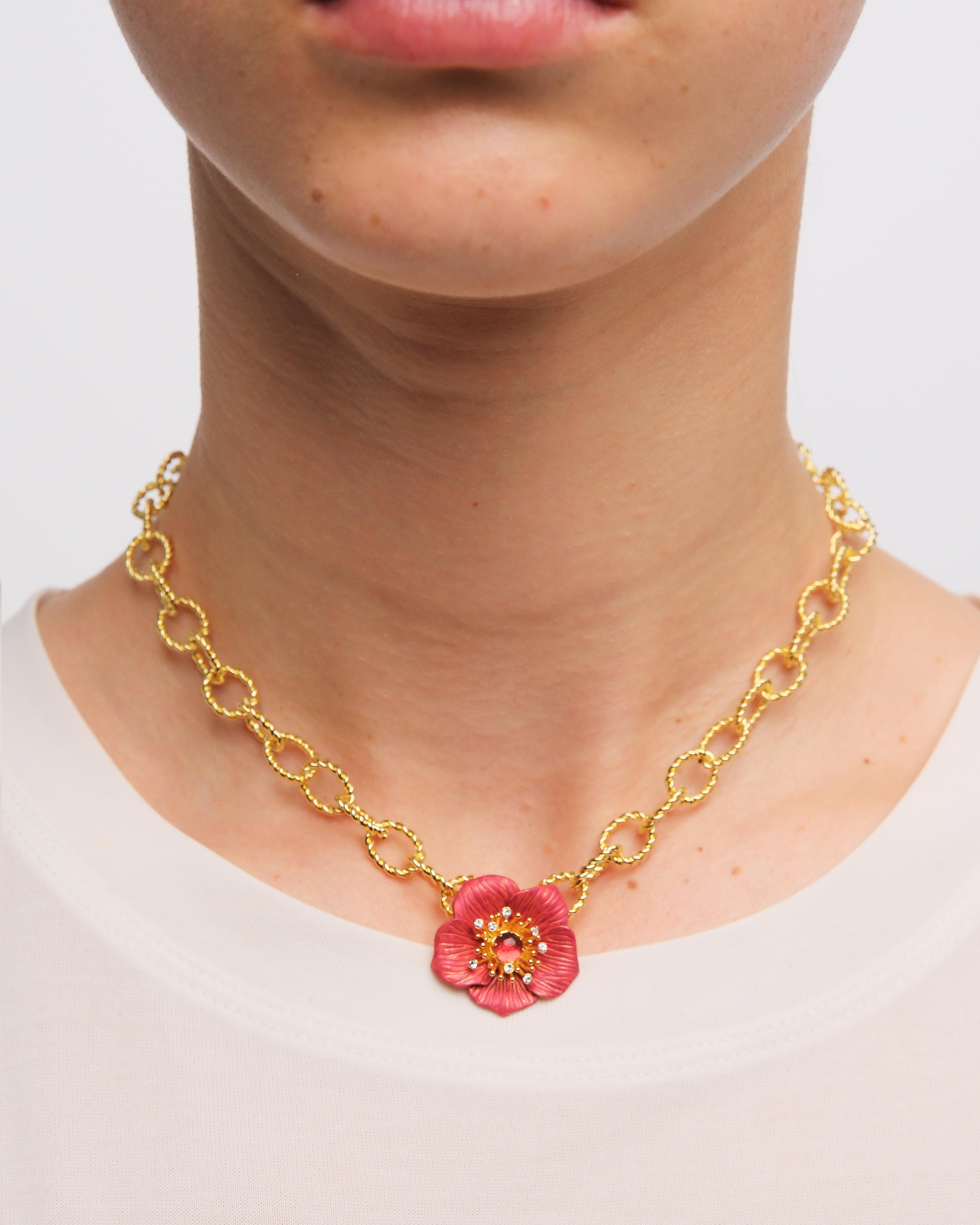 Collier pendentif fleur d'hellébore rouge