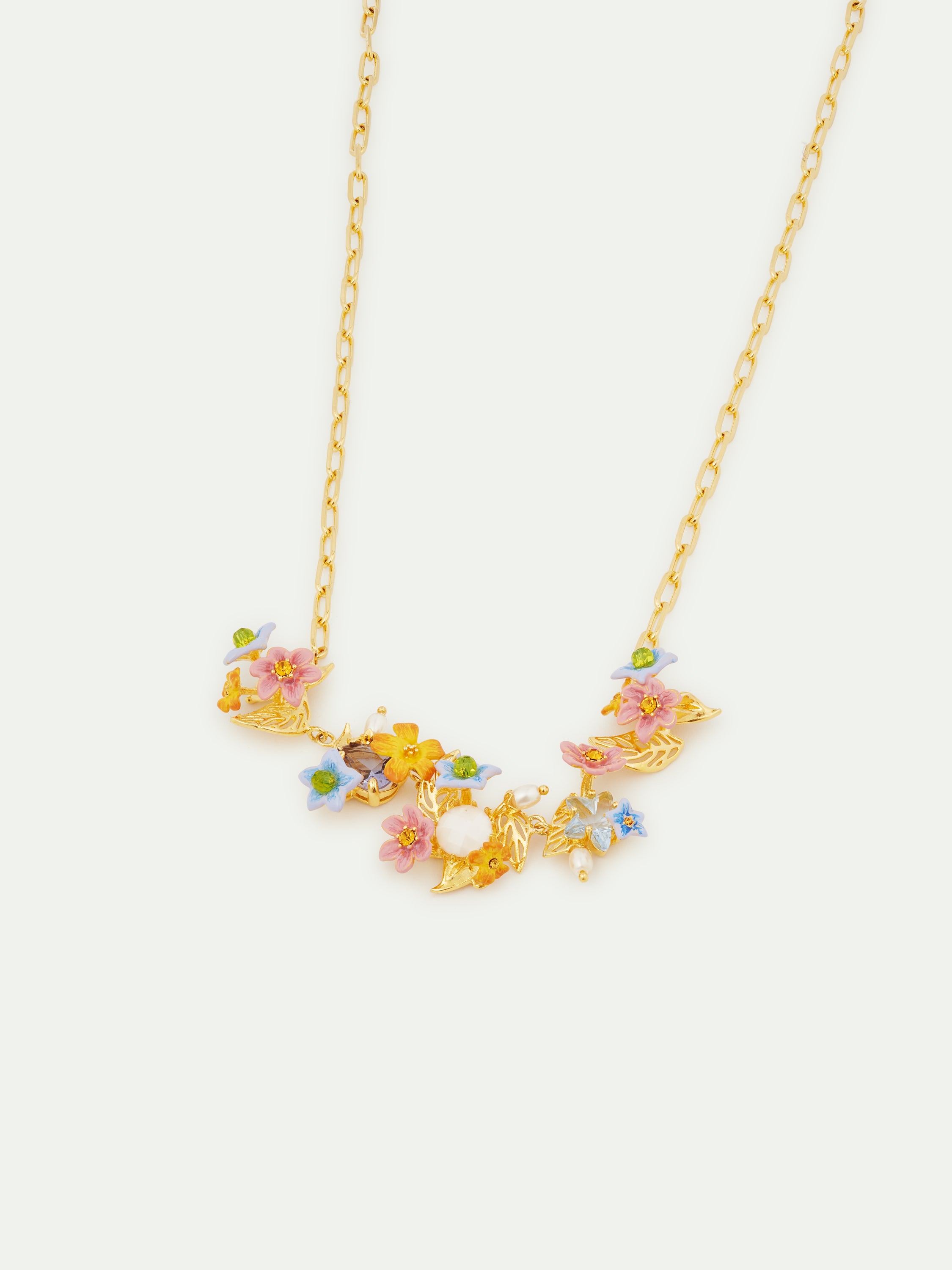 Collier plastron fleurs de jasmin colorées, pierre facettée et perles fantaisies