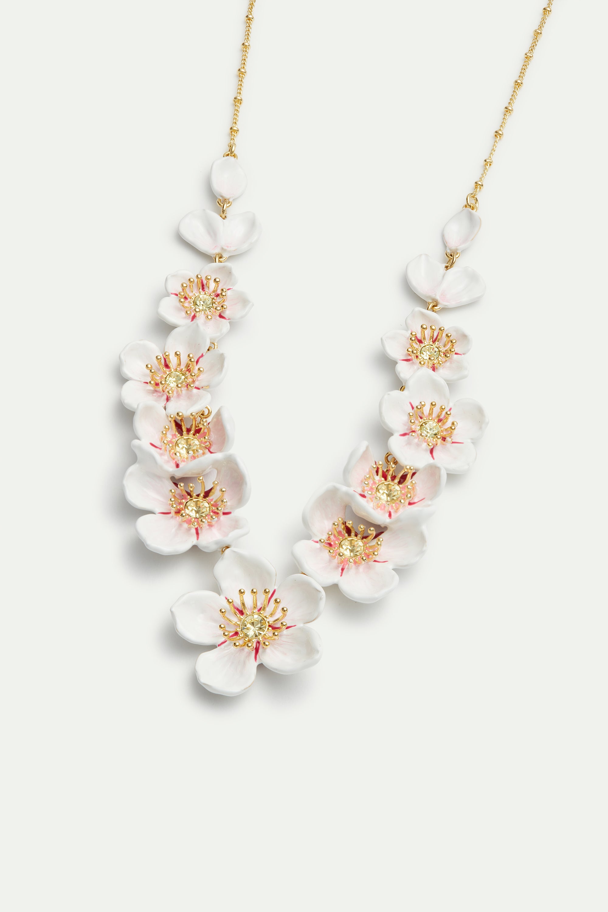 Collier plastron fleurs blanches de cerisier