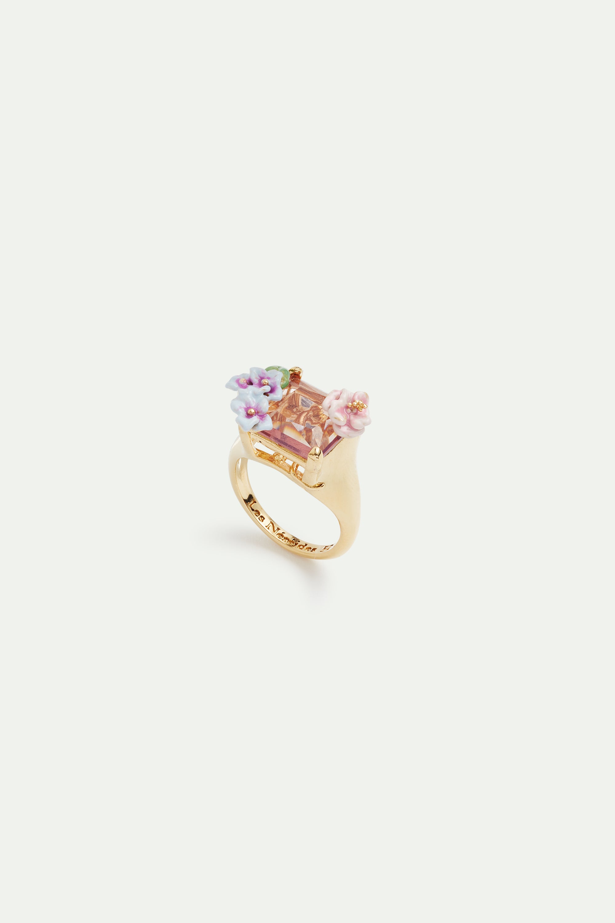 Bague cocktail lézard, pierre taillée rosée et fleurs d'hortensia