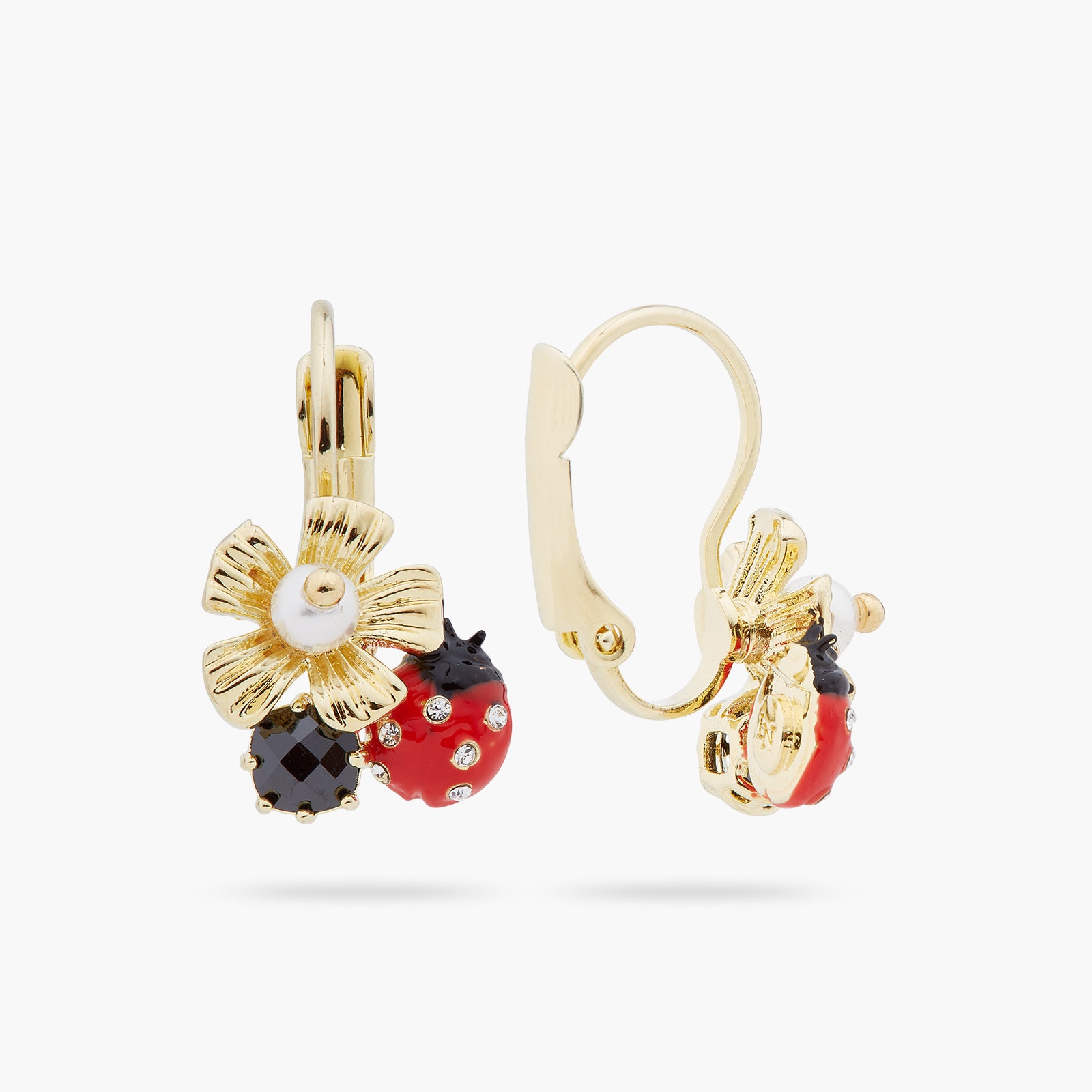 Boucles d'oreilles dormeuses coccinelle et anémone accompagnée de sa perle de nacre