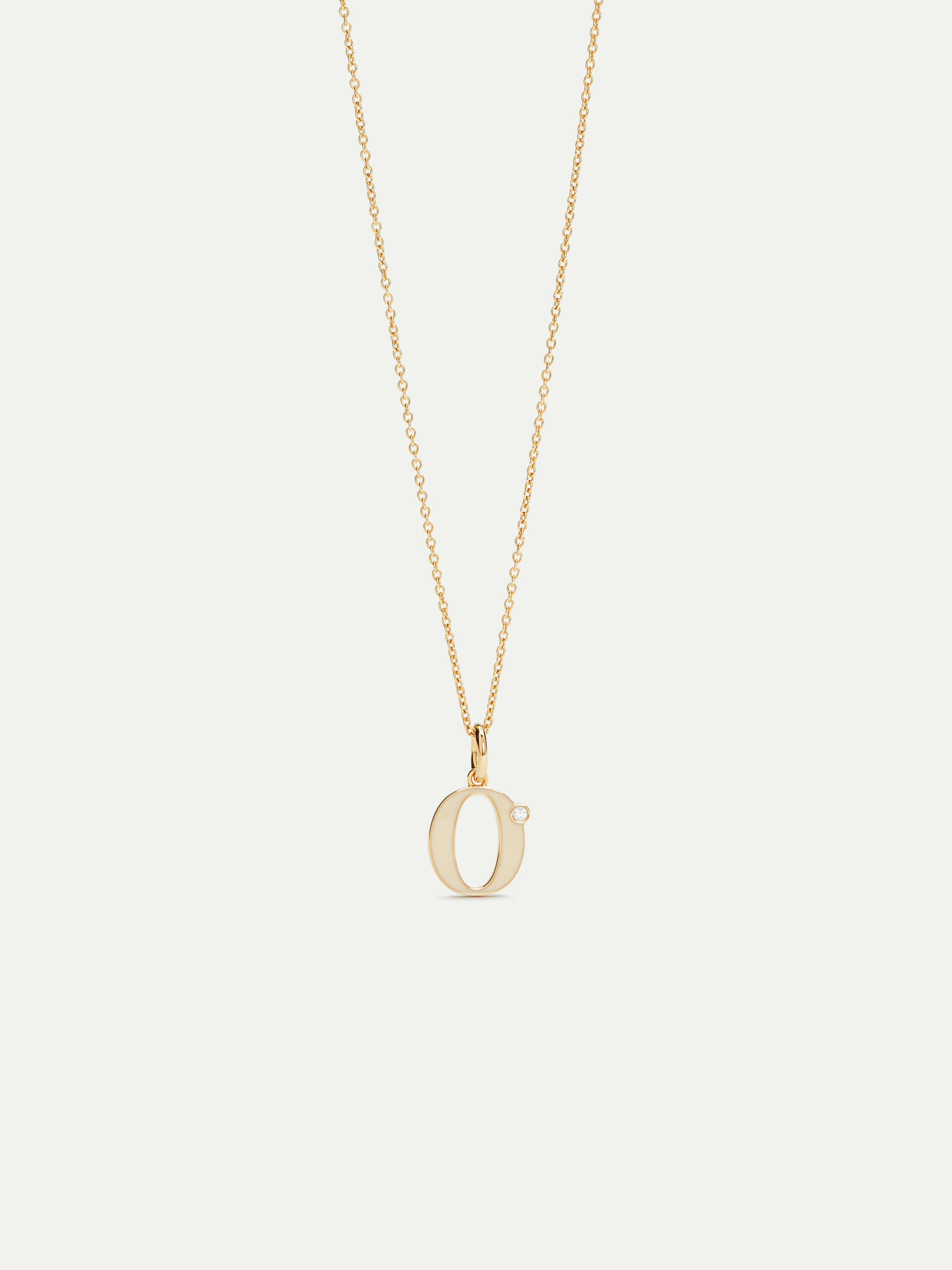 Letter O pendant necklace