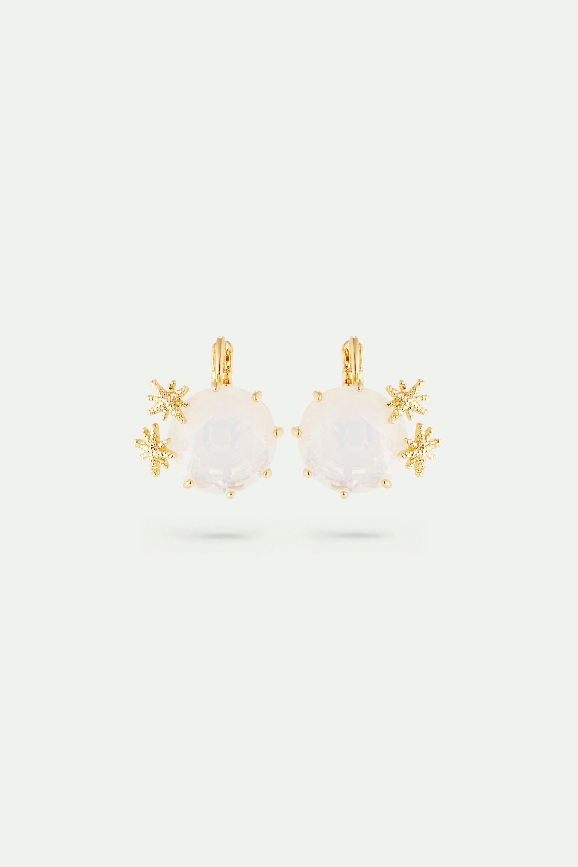 Boucles d'oreilles dormeuses pierre ronde La Diamantine blanc opalescent et fines étoiles