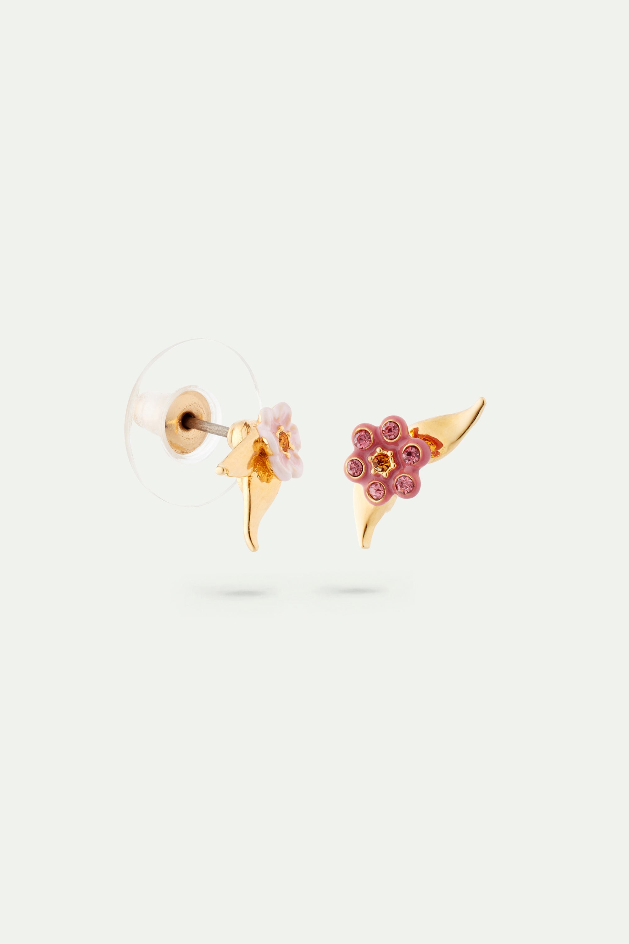 Boucles d'oreilles tiges asymétriques fleurs de jasmin roses