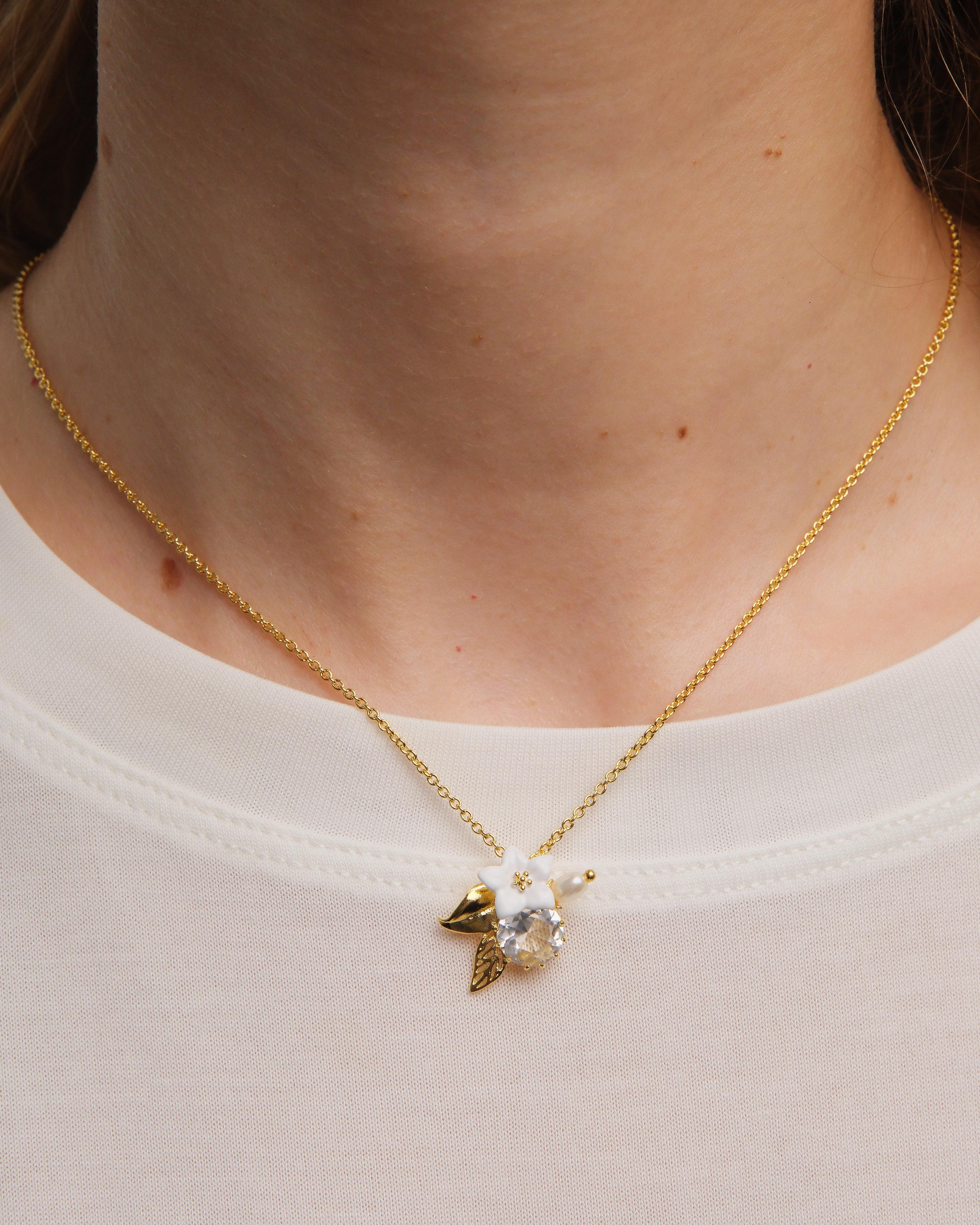 White jasmine, faceted crystal and glass pearl bead fine necklace