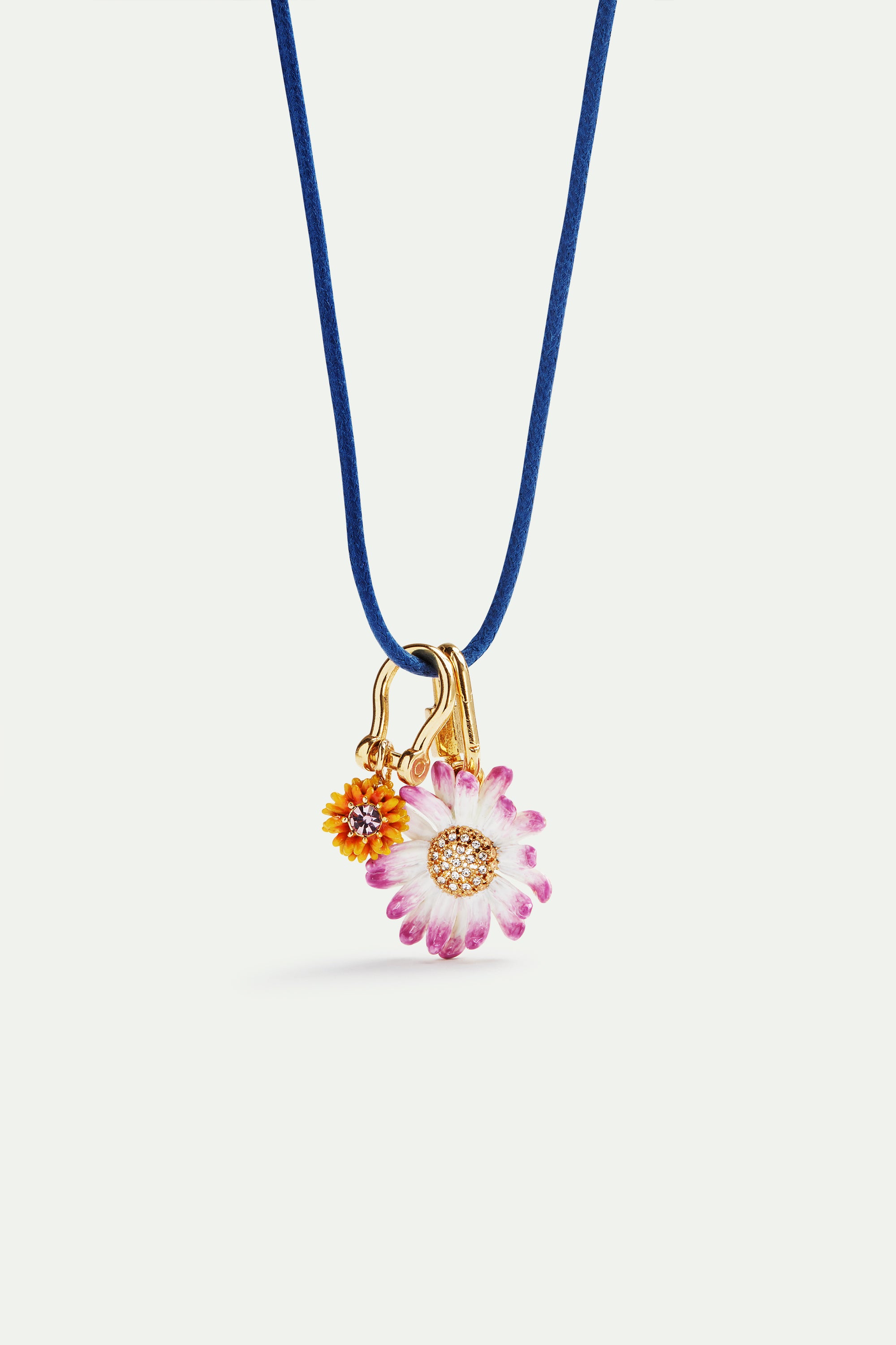 Collier bleu mousqueton et fleurs